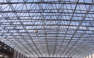 班玛钢结构厂房屋面板及保温层安装