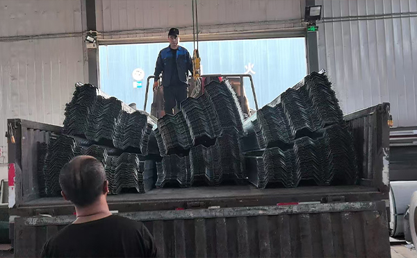 楼承板安装前准备：钢筋桁架班玛楼承板施工要点